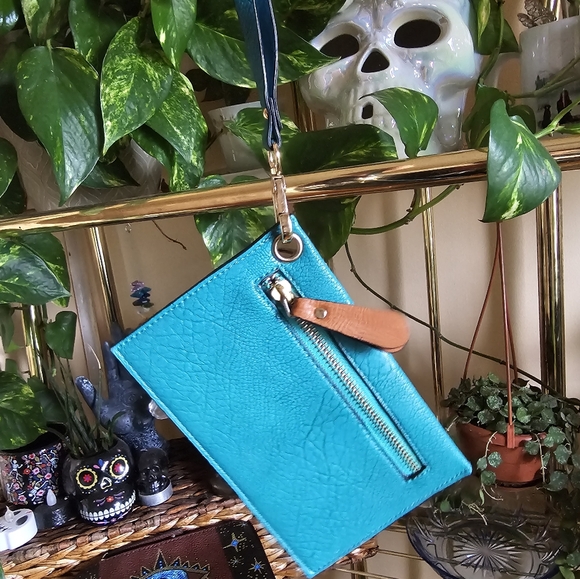 Alien/shroom wristlet - Picture 3 of 3